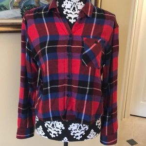 🌺 Express Cotton blend cropped long sleeved plaid button down shirt NWOT